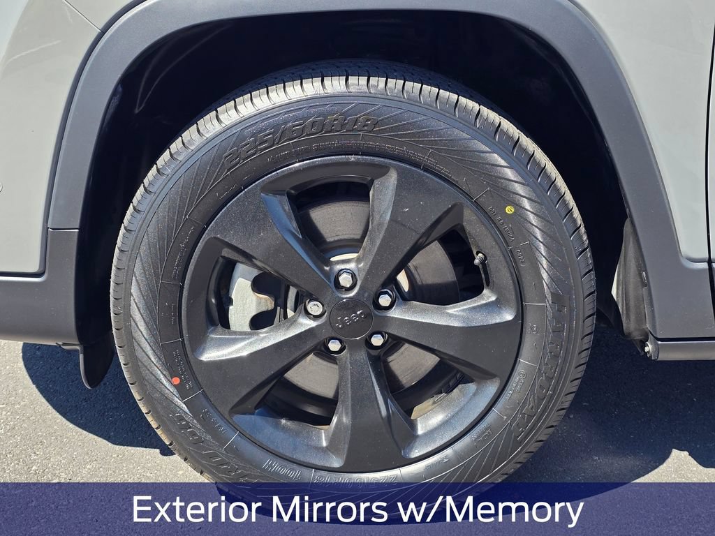 Used 2023 Jeep Cherokee Altitude Lux w/ Elite Group AWD/4WD image 9