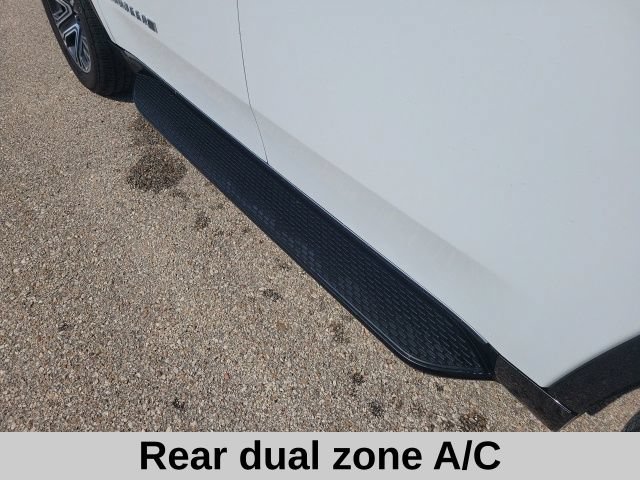 Used 2024 Jeep Wagoneer Series II w/ Flexible Seating Group RWD image 6