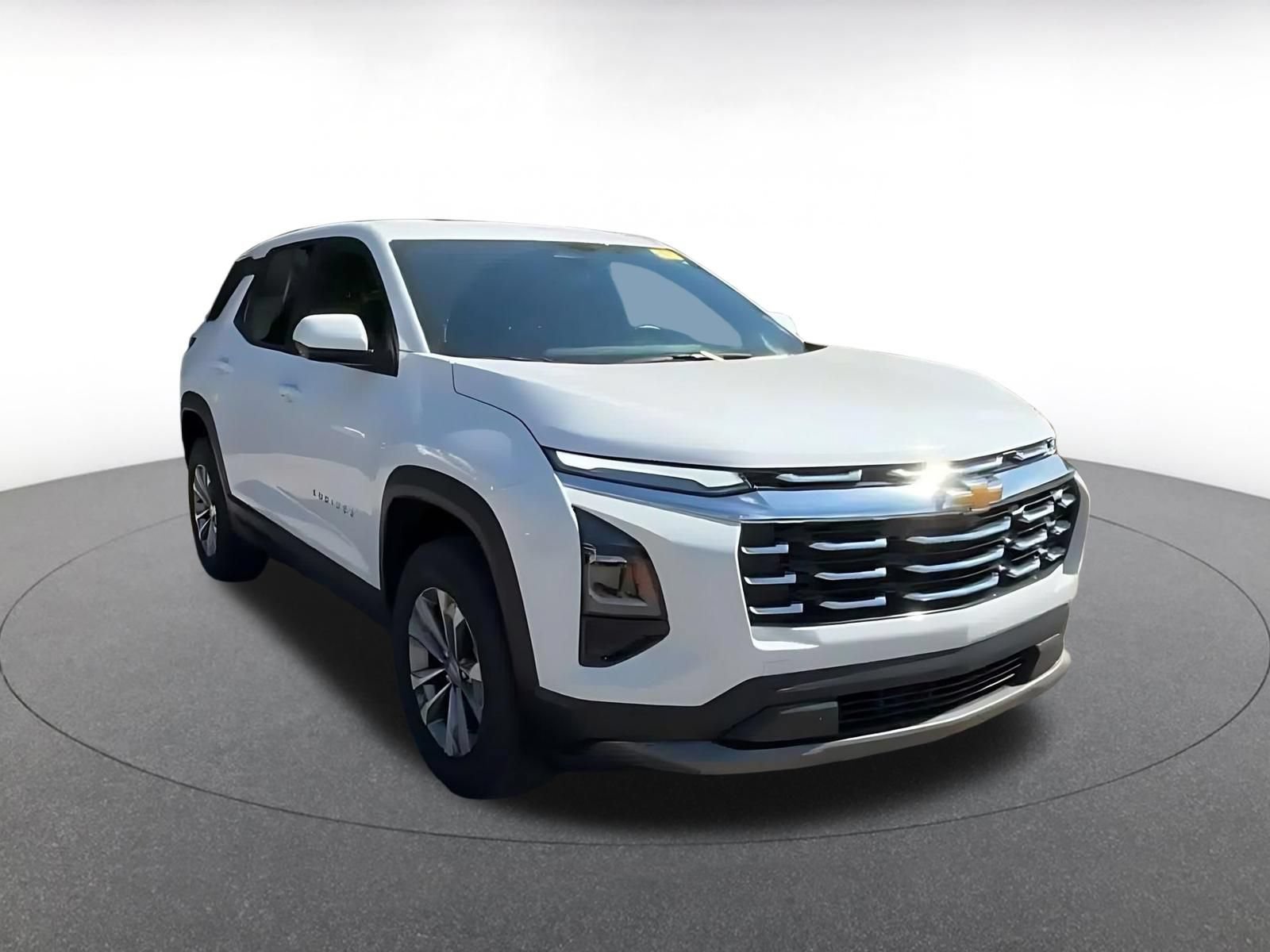 Used 2025 Chevrolet Equinox LT FWD image 3