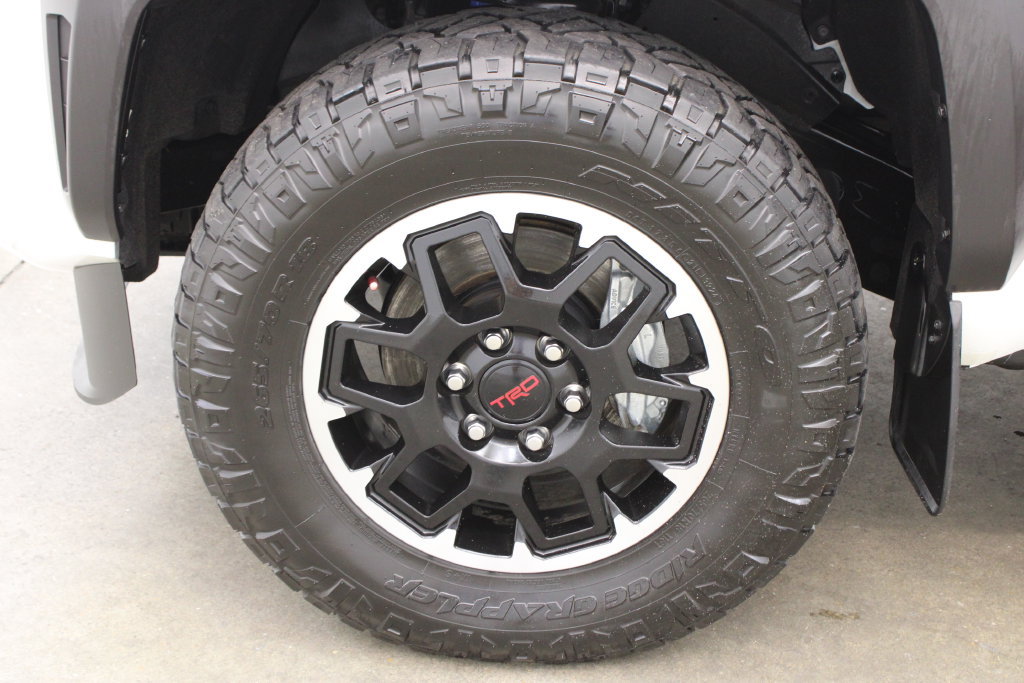 Used 2025 Toyota Tacoma TRD Off-Road AWD/4WD image 27