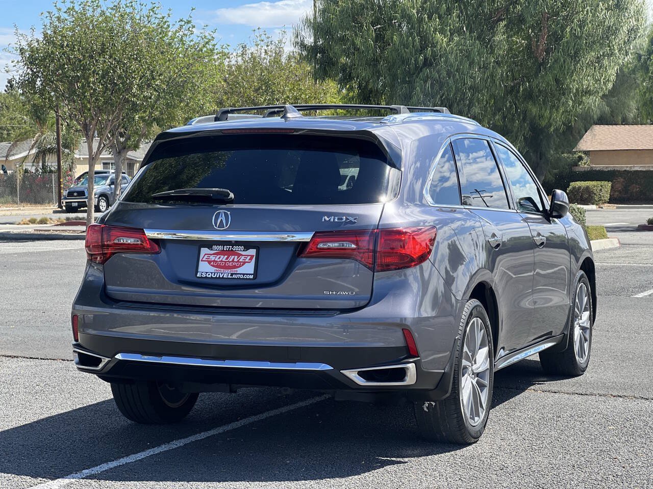 Used 2017 Acura MDX w/ Technology Package AWD/4WD image 4