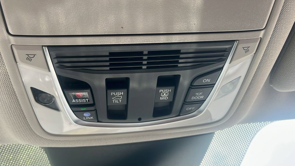 Used 2023 Acura MDX SH-AWD w/ Technology Package image 15