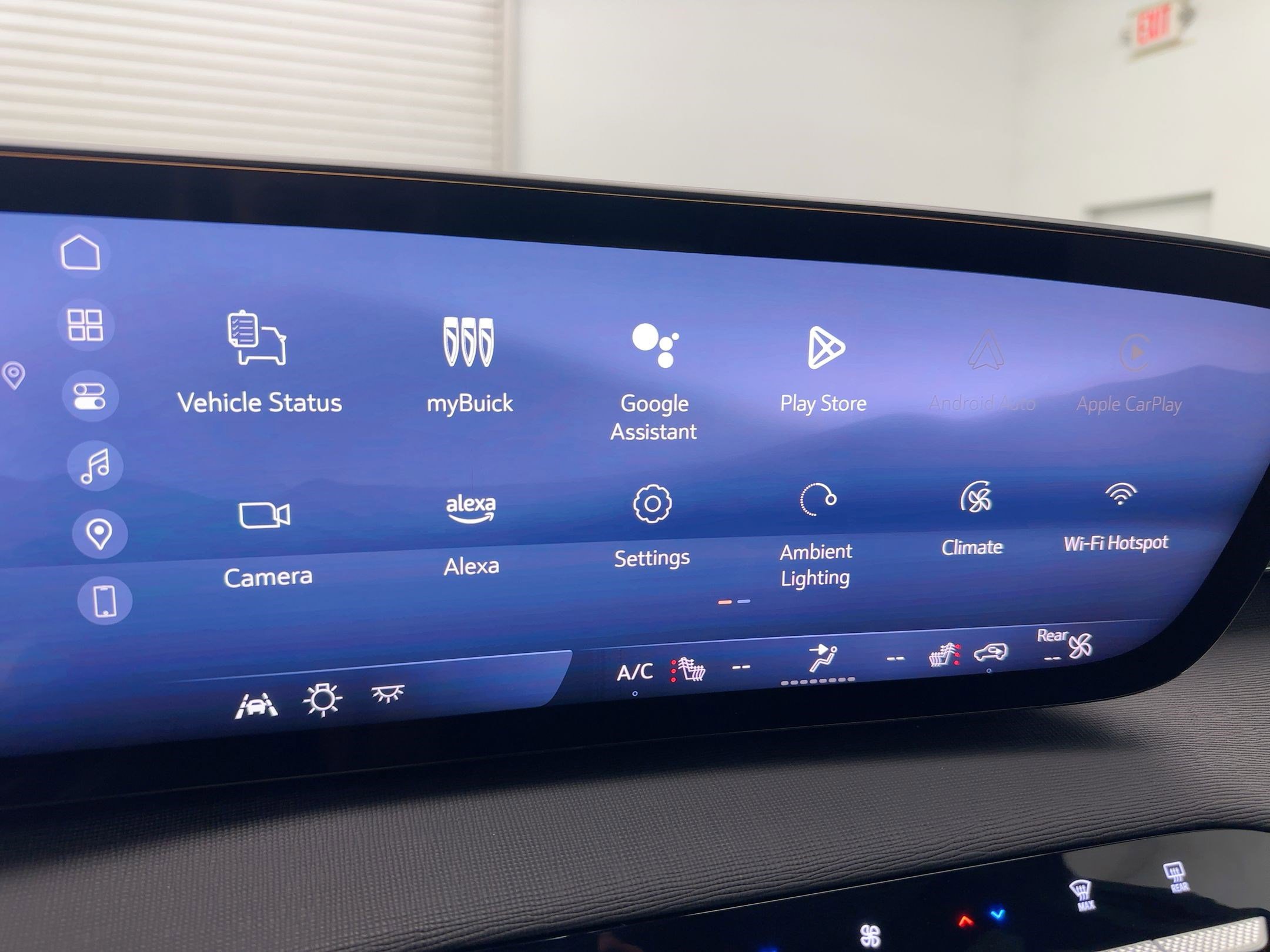 Used 2025 Buick Enclave Sport Touring image 22