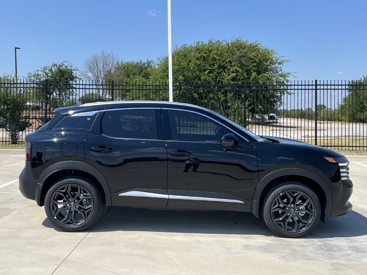 New 2027 Nissan Kicks SR AWD/4WD image 3