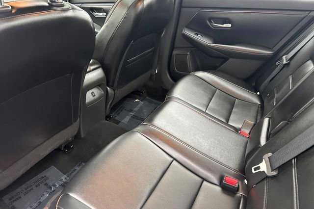 Used 2022 Nissan Sentra SR w/ SR Premium Package image 9