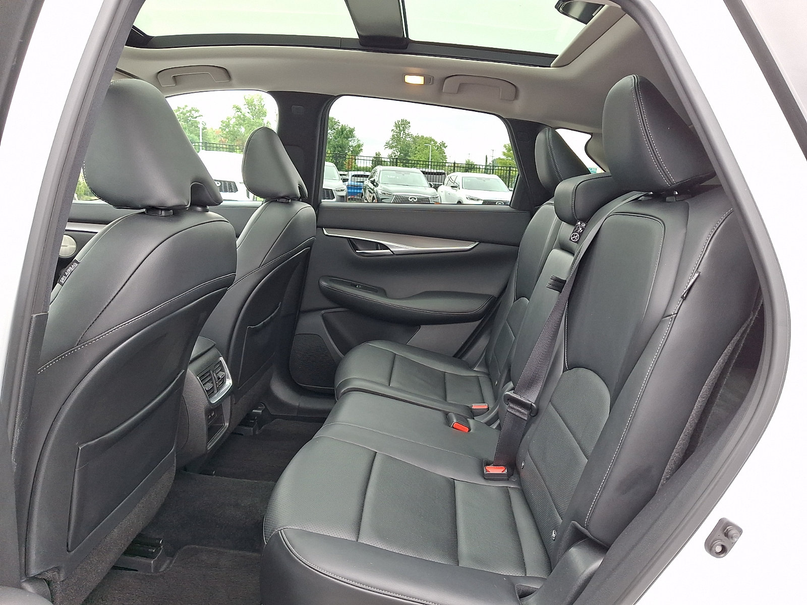 Certified 2023 INFINITI QX50 Luxe AWD/4WD image 10