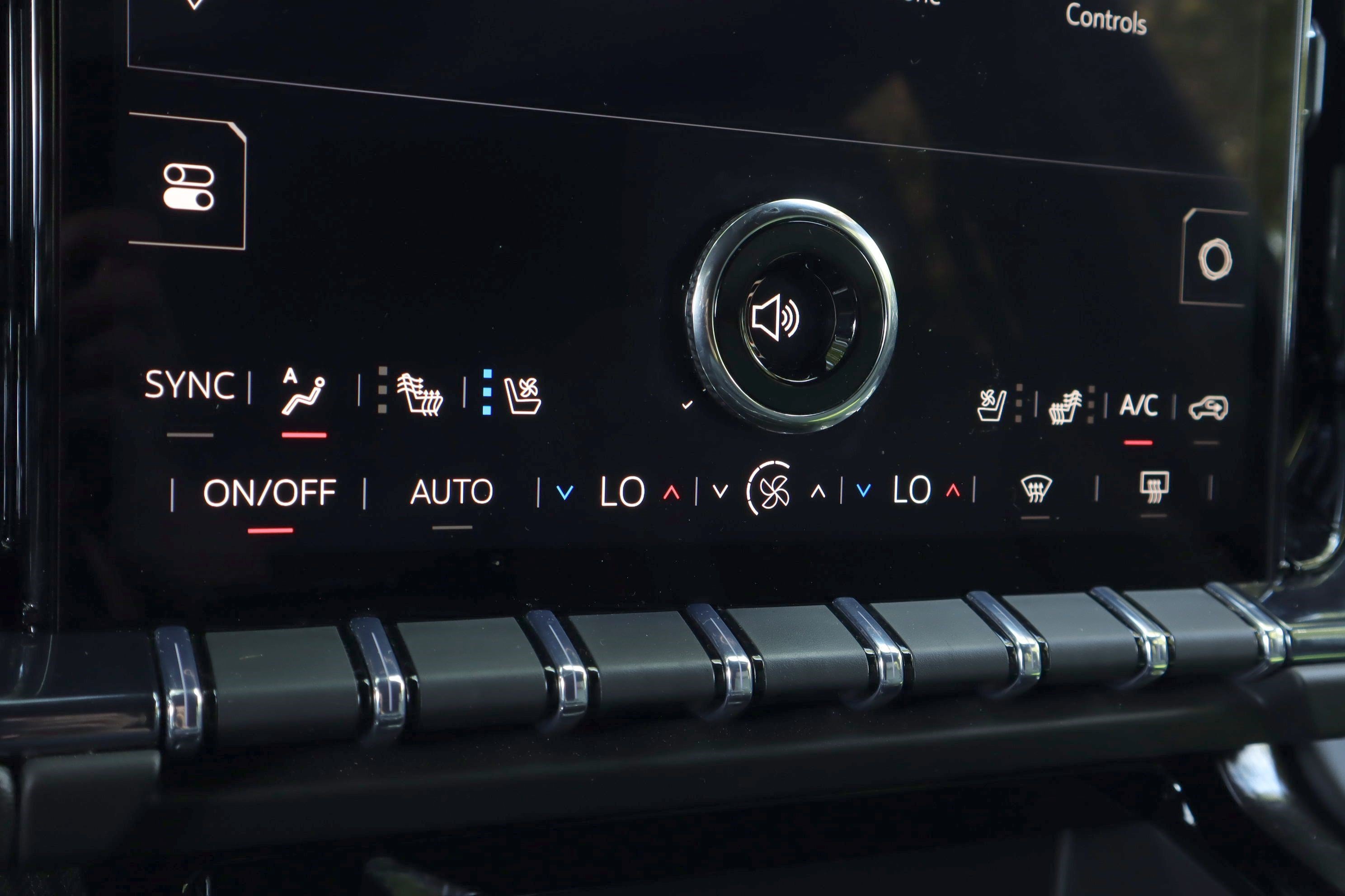 Used 2026 GMC Yukon AT4 AWD/4WD image 17