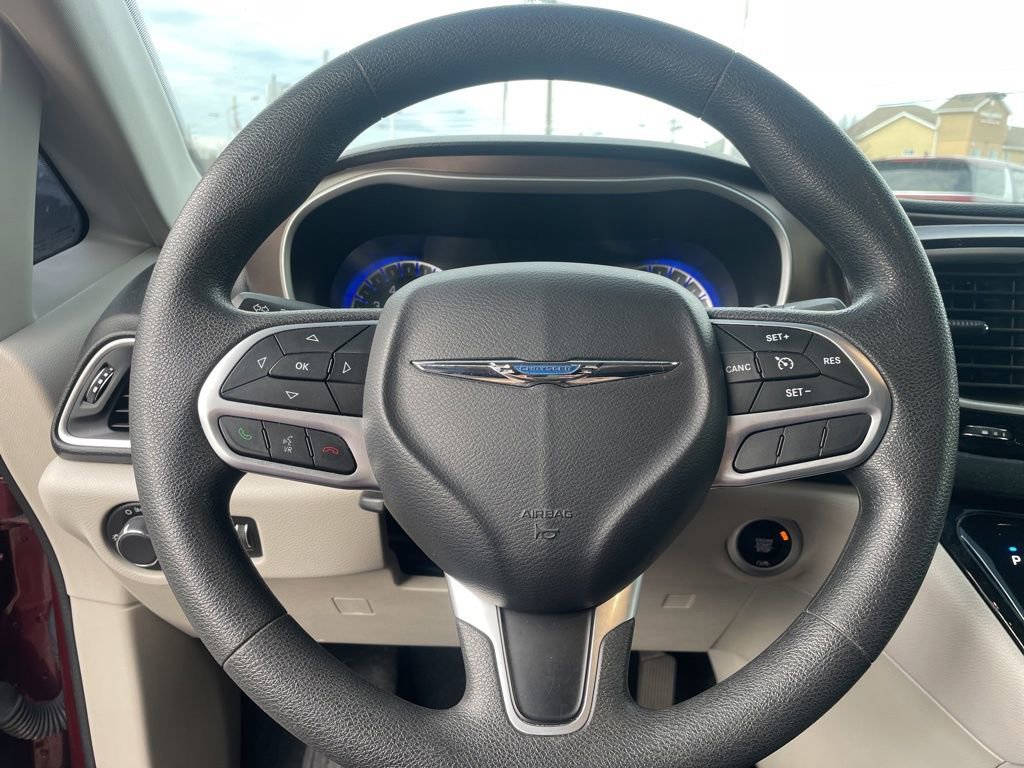 Used 2017 Chrysler Pacifica Touring w/ Tire & Wheel Group image 19