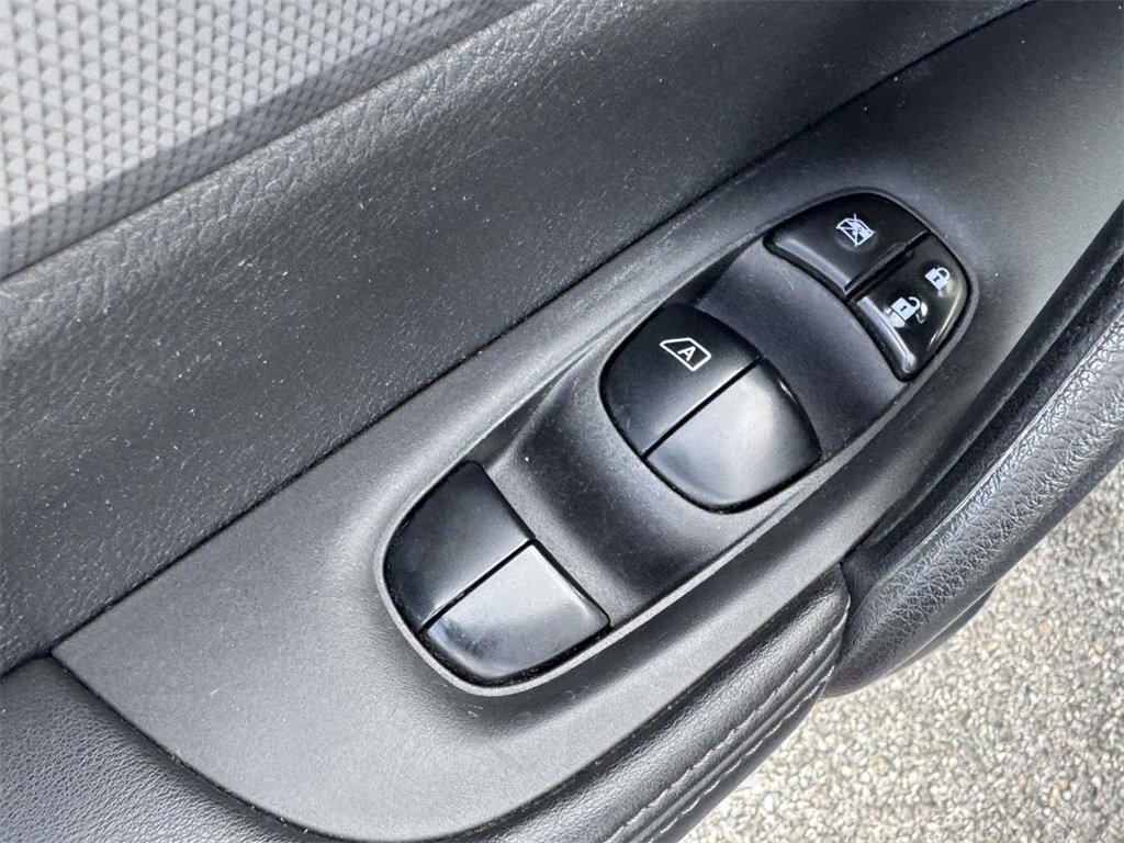 Used 2020 Nissan Rogue Sport SV w/ Technology Package image 19