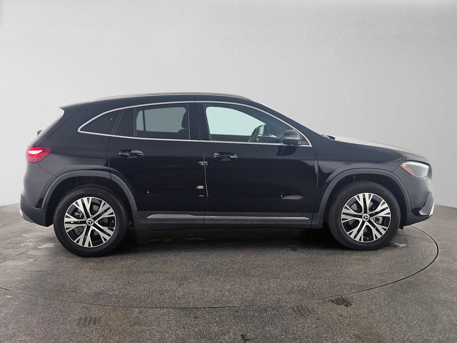 Certified 2025 Mercedes-Benz GLA 250 image 2