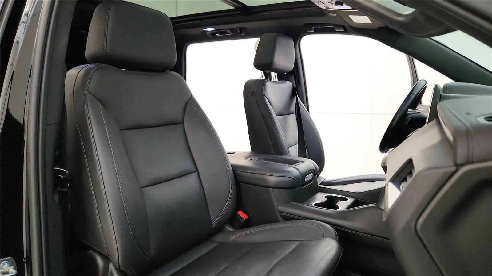 Used 2023 Chevrolet Tahoe Z71 w/ Luxury Package AWD/4WD image 45