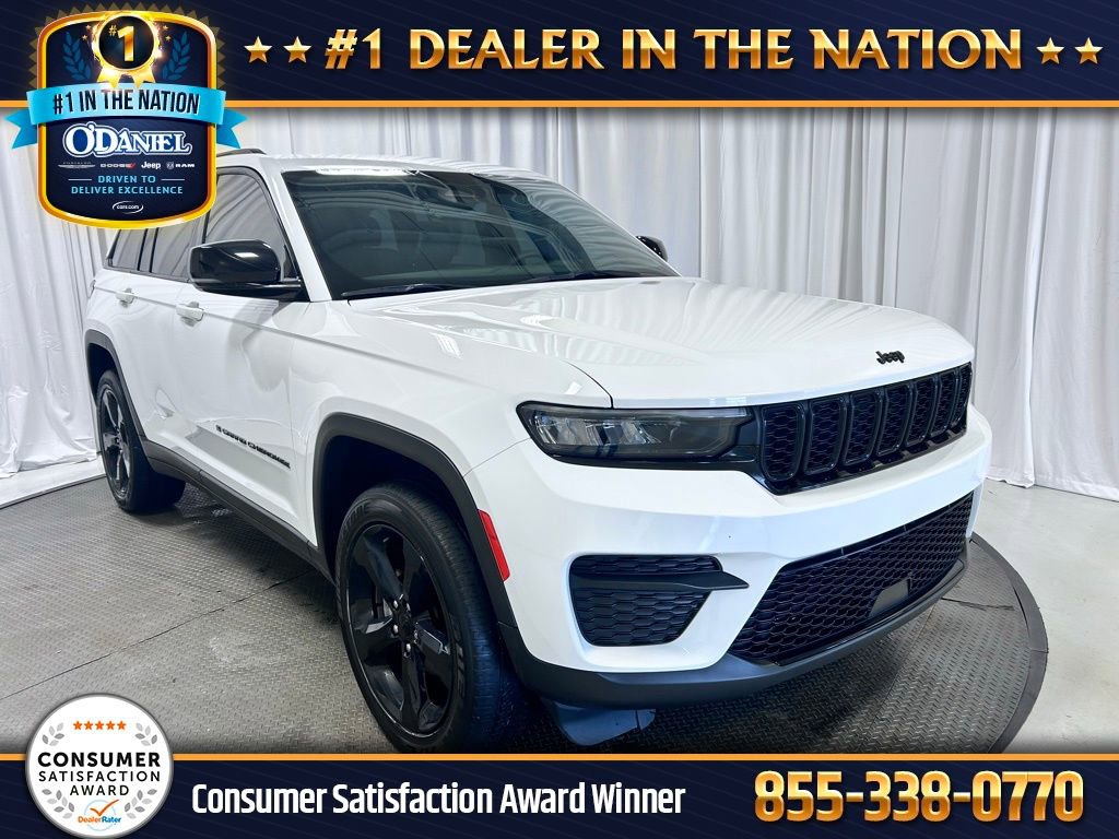 Used 2023 Jeep Grand Cherokee Altitude image 1