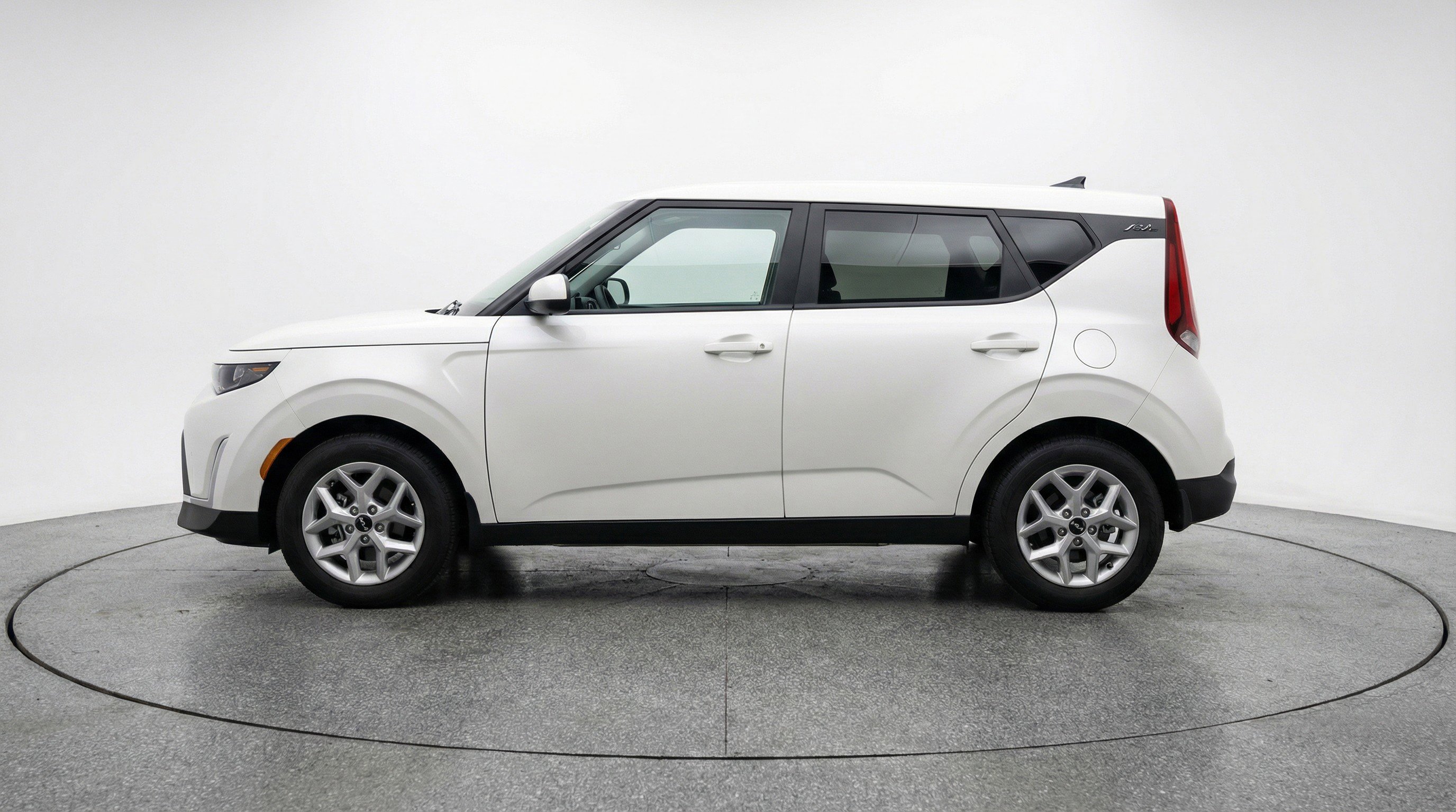 Used 2025 Kia Soul LX w/ LX Technology Package image 5