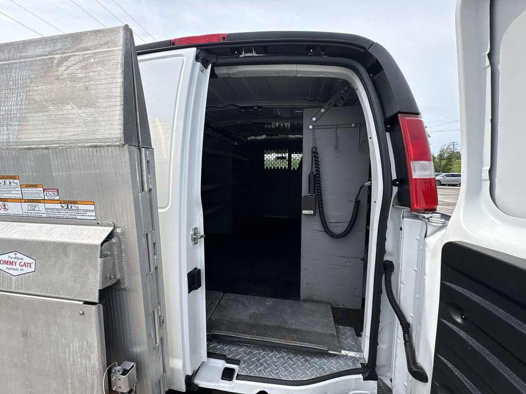 Used 2022 Chevrolet Express 3500 w/ Driver Convenience Package RWD image 17