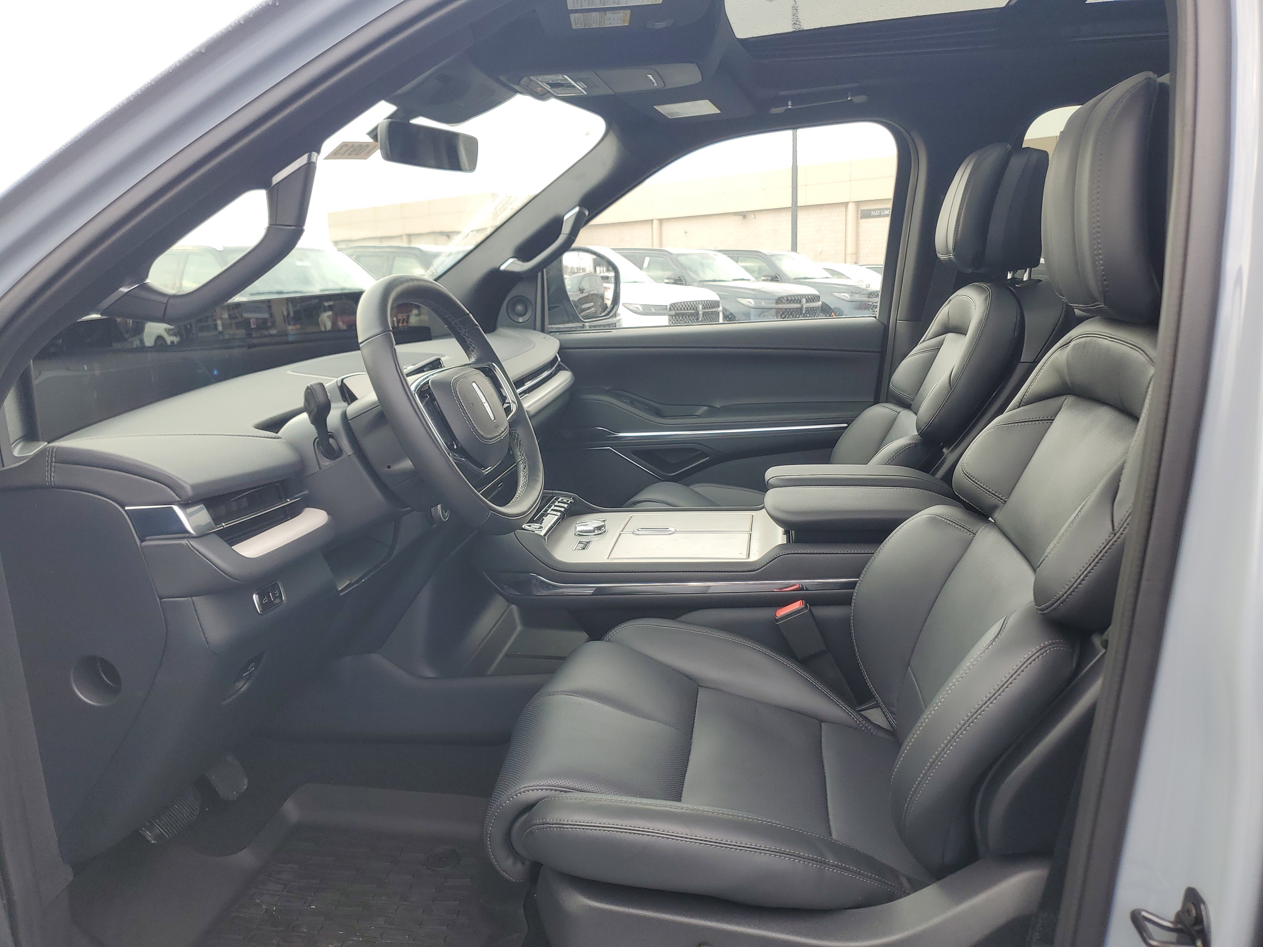 New 2026 Lincoln Navigator L Reserve w/ Jet Appearance Package image 12