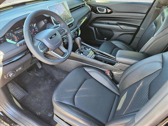 New 2026 Jeep Compass Latitude image 3