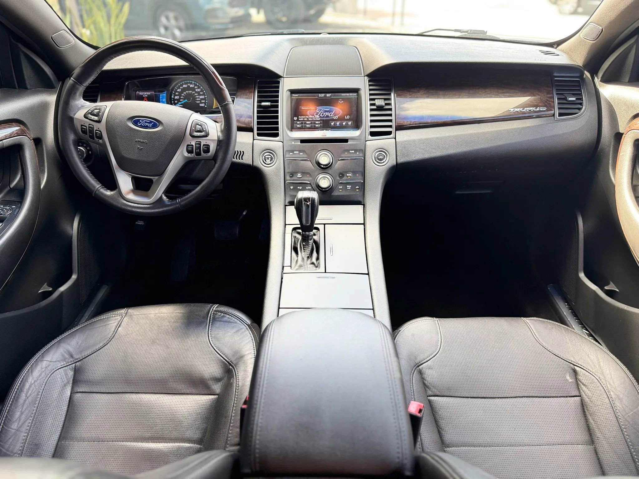 Used 2015 Ford Taurus Limited FWD image 19