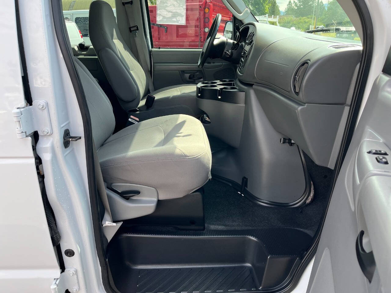 Used 2006 Ford E-350 and Econoline 350 XLT RWD image 21