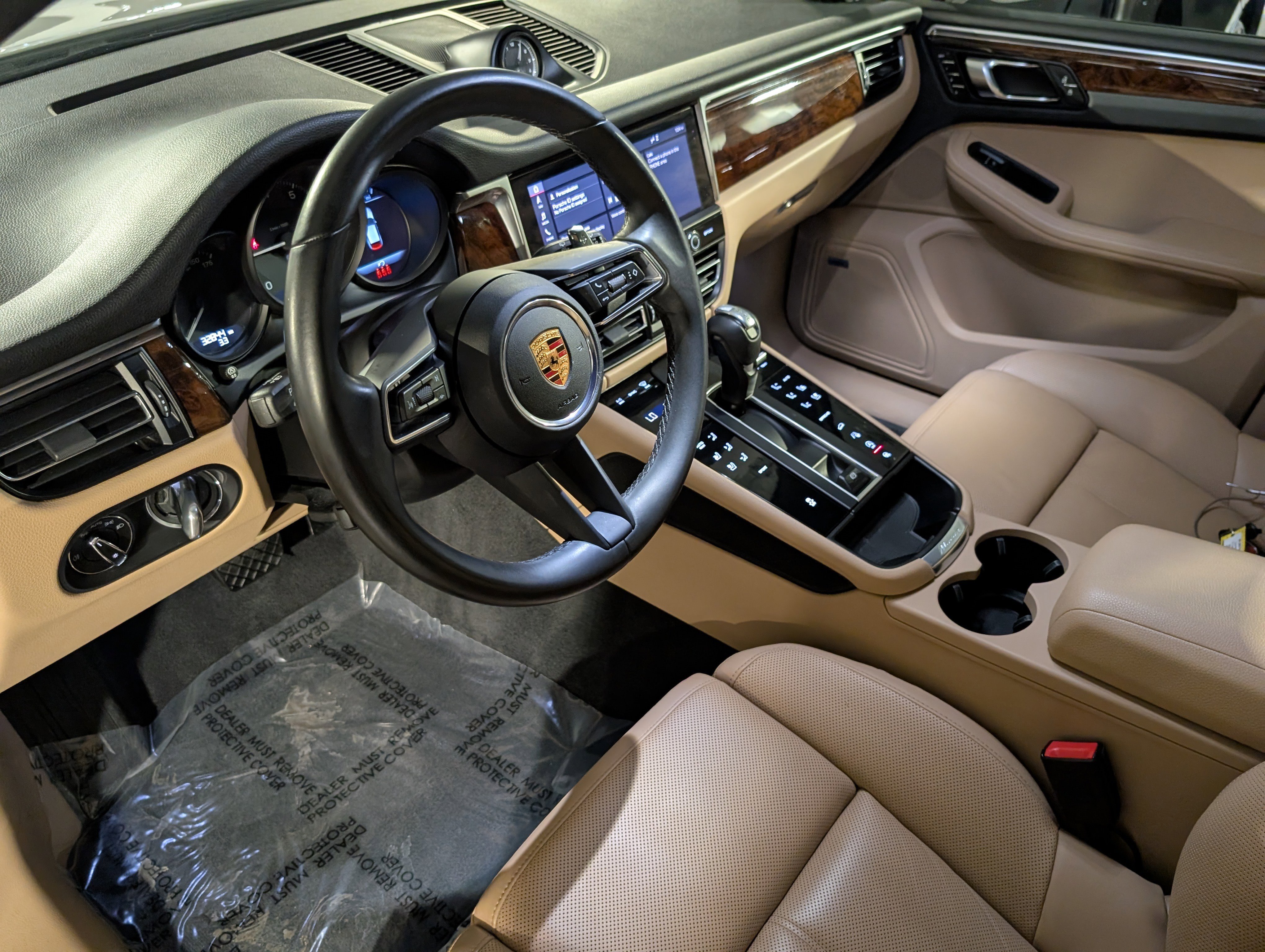 Certified 2022 Porsche Macan image 4