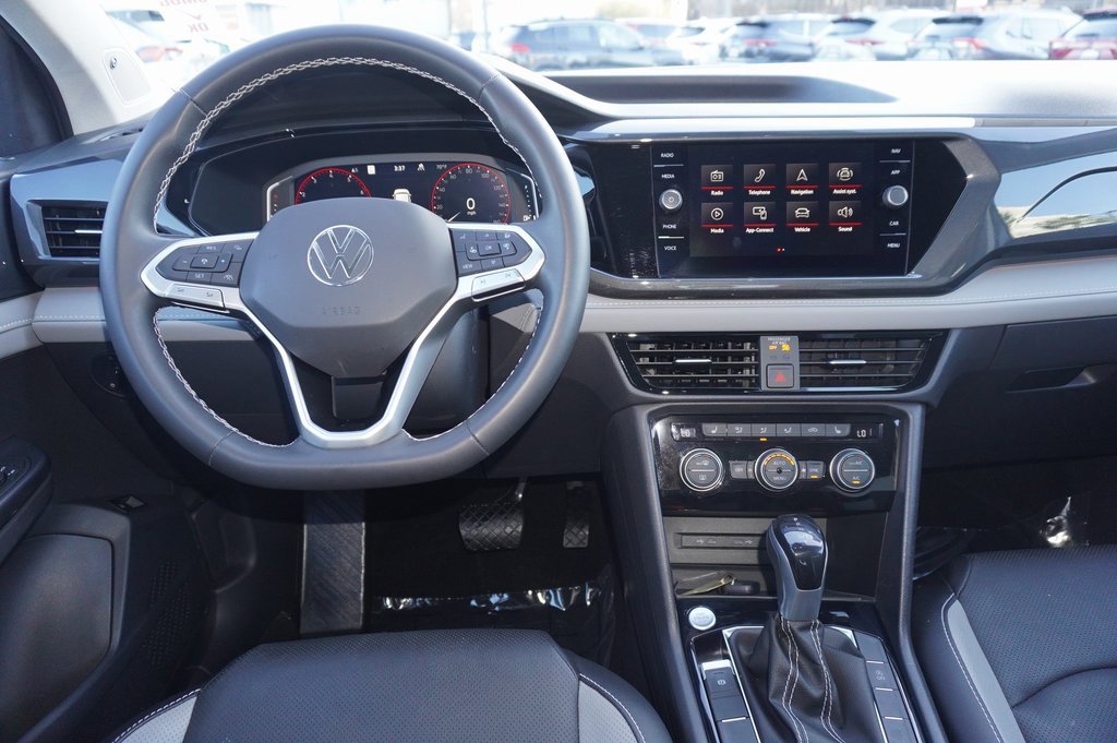 Used 2023 Volkswagen Taos SEL image 11