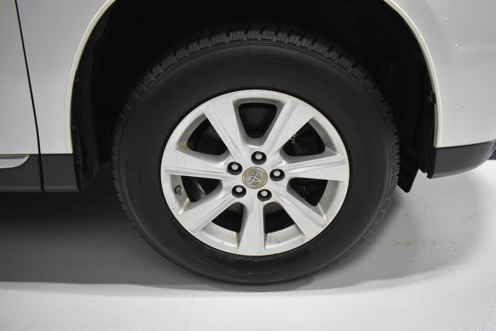 Used 2012 Toyota Highlander FWD w/ Cold Weather Pkg image 10