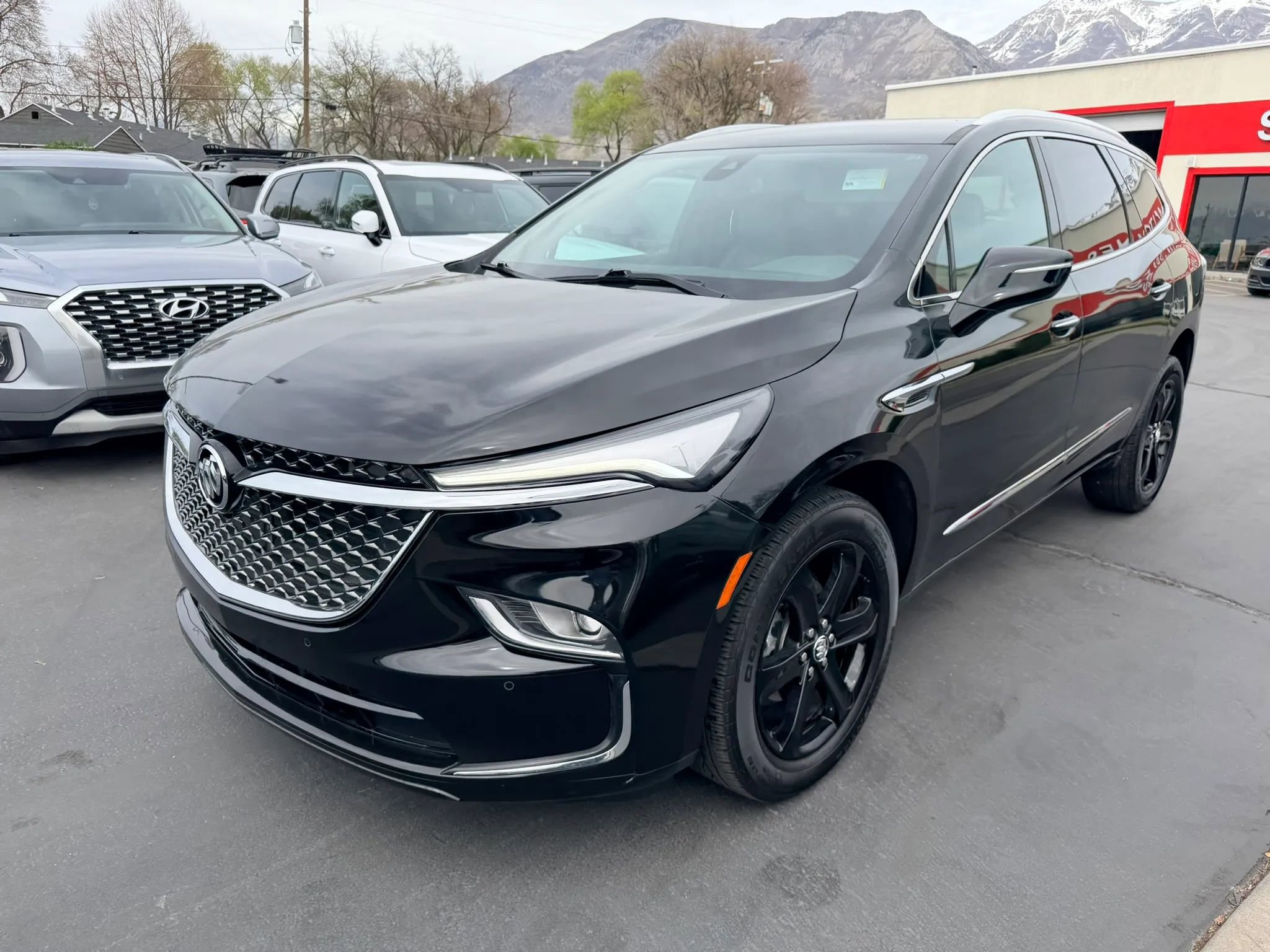 Used 2024 Buick Enclave Essence w/ Sport Touring Edition image 8