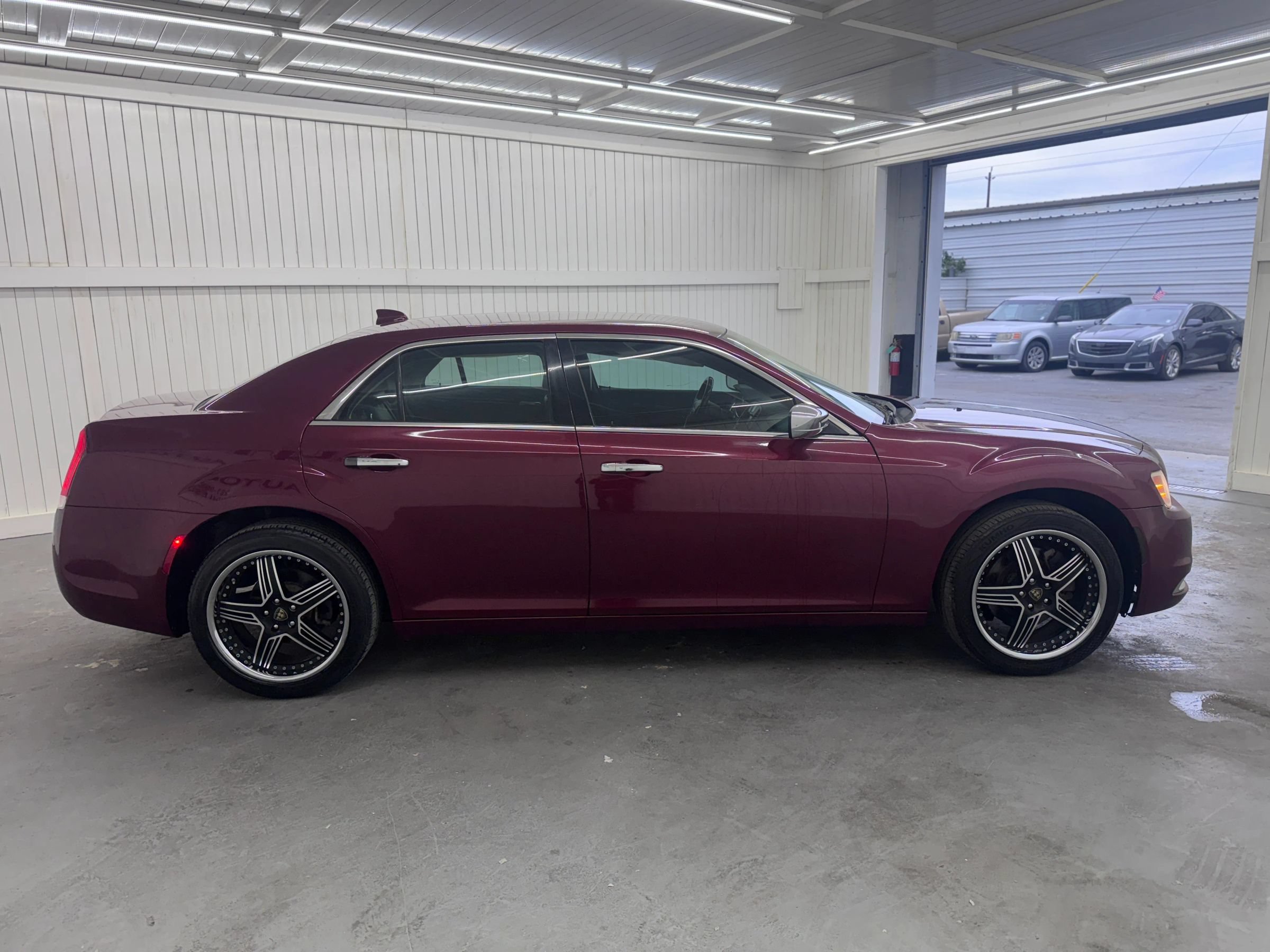 Used 2019 Chrysler 300 Limited AWD/4WD image 4