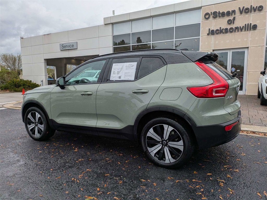 Used 2023 Volvo XC40 Recharge Core image 4
