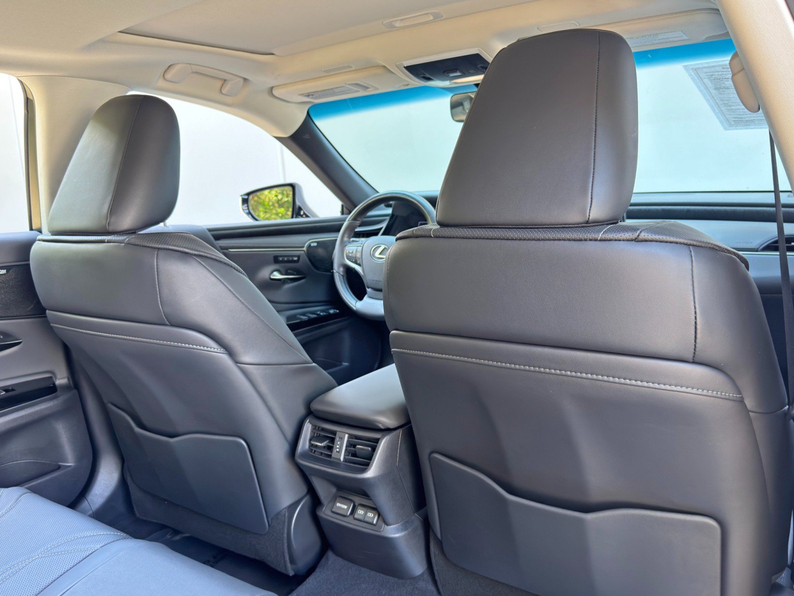 Used 2024 Lexus ES 300h w/ Accessory Package (Z2) FWD image 40