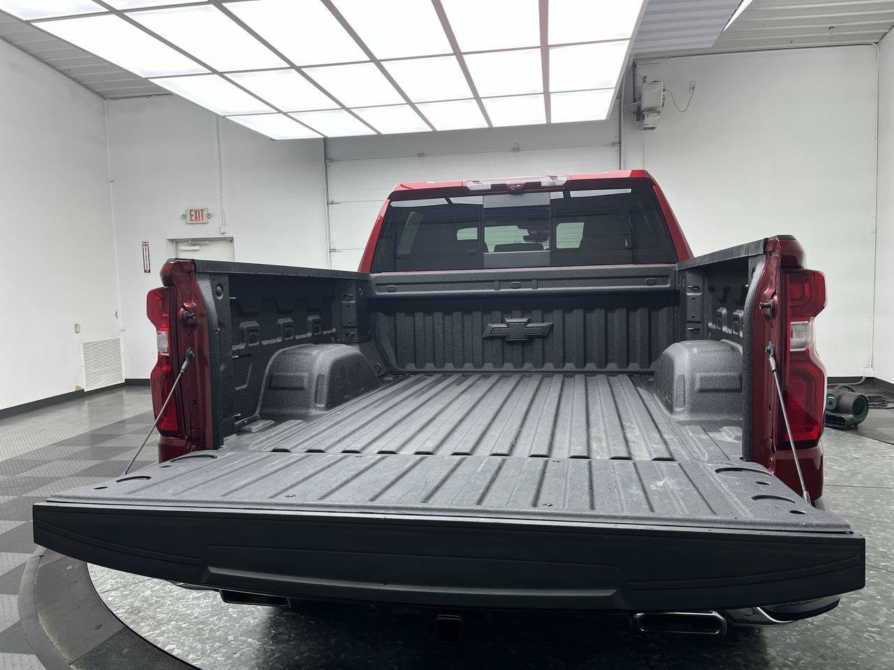 Certified 2024 Chevrolet Silverado 1500 LTZ AWD/4WD image 33