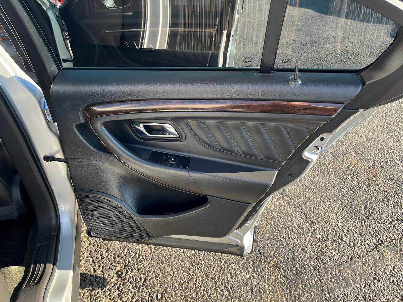 Used 2014 Ford Taurus Limited image 31