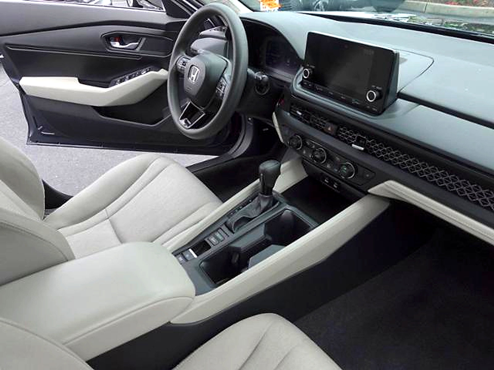 Used 2024 Honda Accord EX image 14