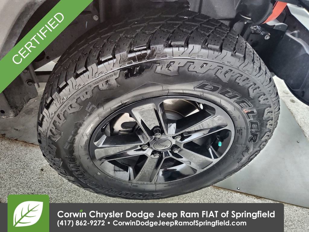 Used 2023 Jeep Wrangler Unlimited Sahara AWD/4WD image 32