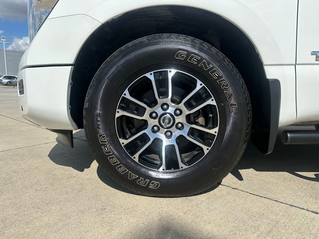 Used 2021 Nissan Titan SV w/ SV Convenience Package image 41