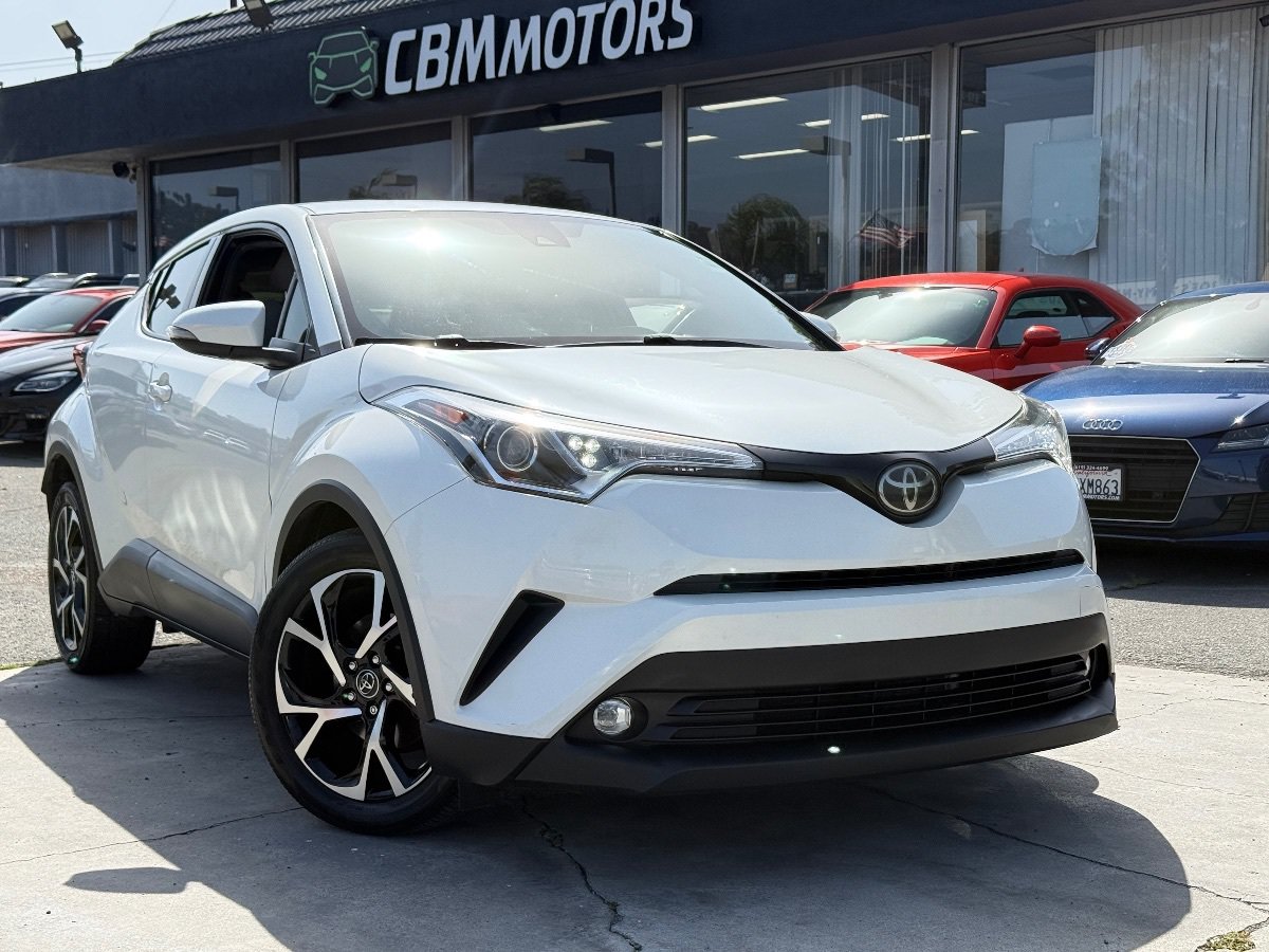 Used 2019 Toyota C-HR XLE FWD image 2