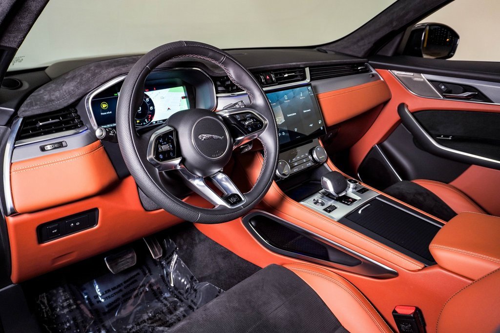 Used 2025 Jaguar F-PACE SVR image 21