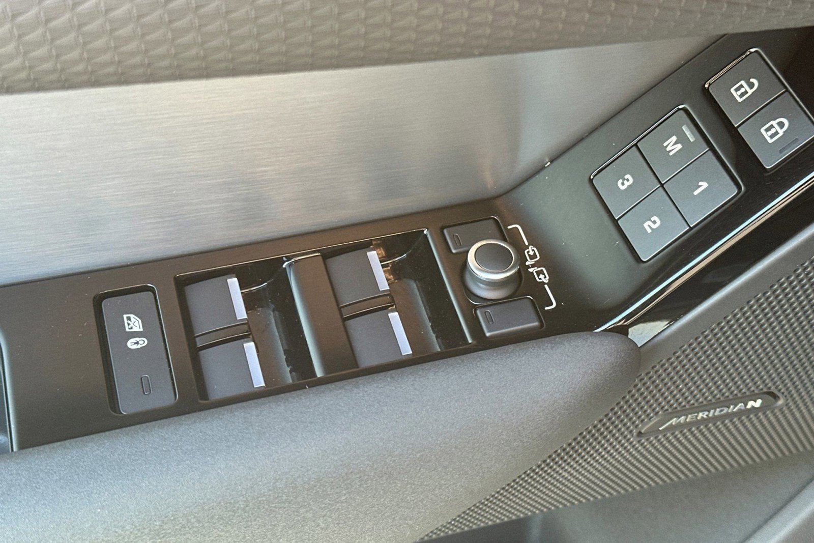 Certified 2022 Land Rover Range Rover Velar R-Dynamic S AWD/4WD image 13
