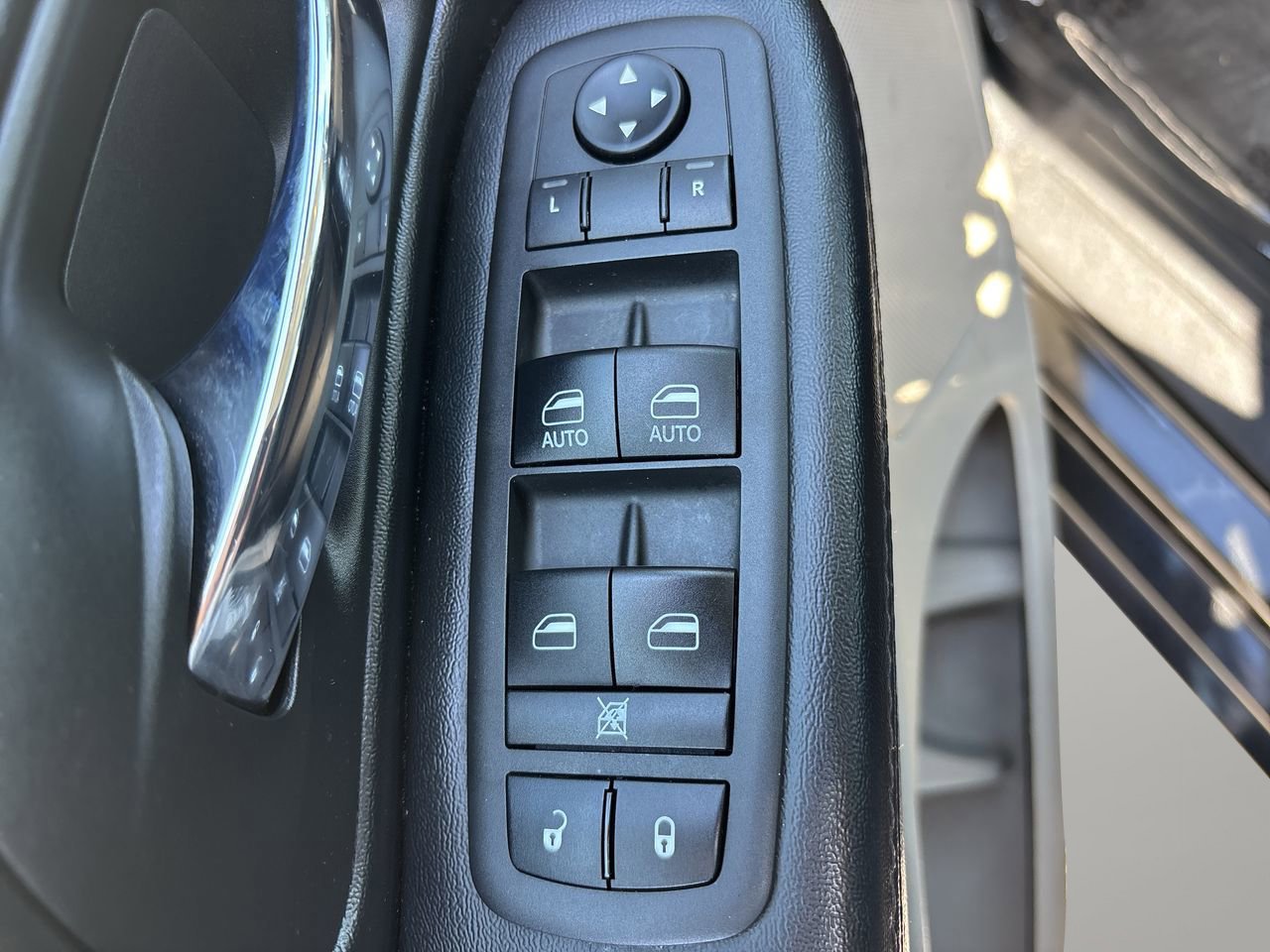 Used 2019 Dodge Grand Caravan SE w/ UConnect Hands-Free Group image 17