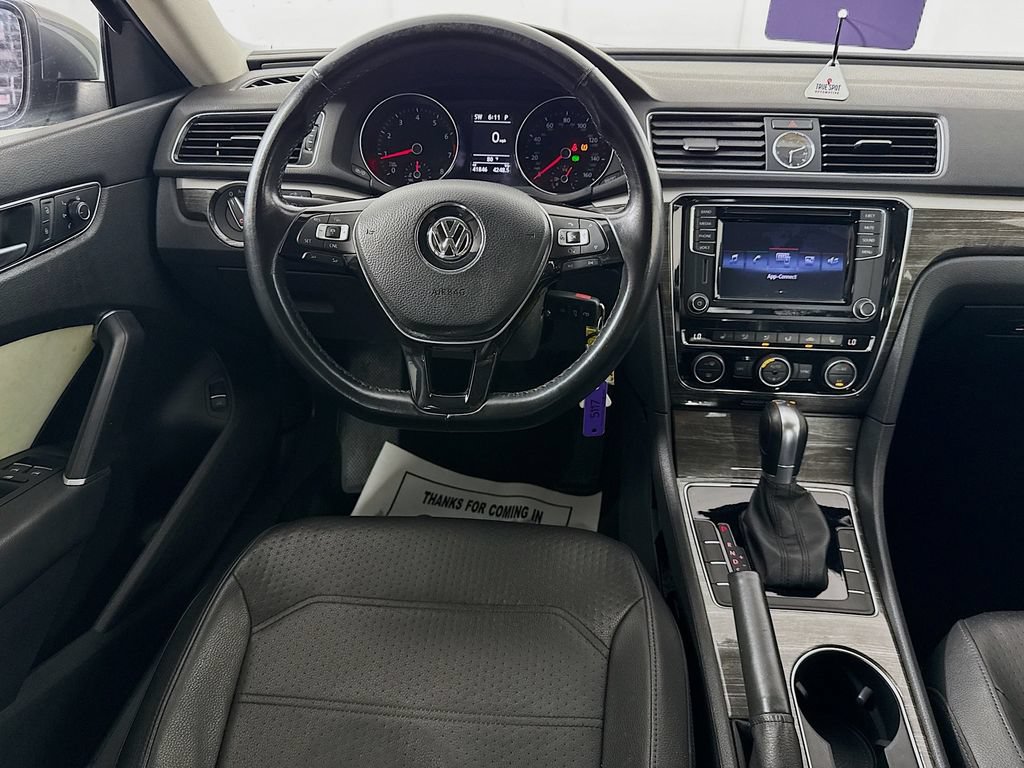 Used 2016 Volkswagen Passat 1.8T SE FWD image 28