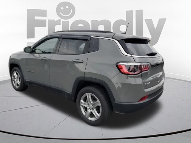 Used 2023 Jeep Compass Latitude w/ Convenience Group AWD/4WD image 3