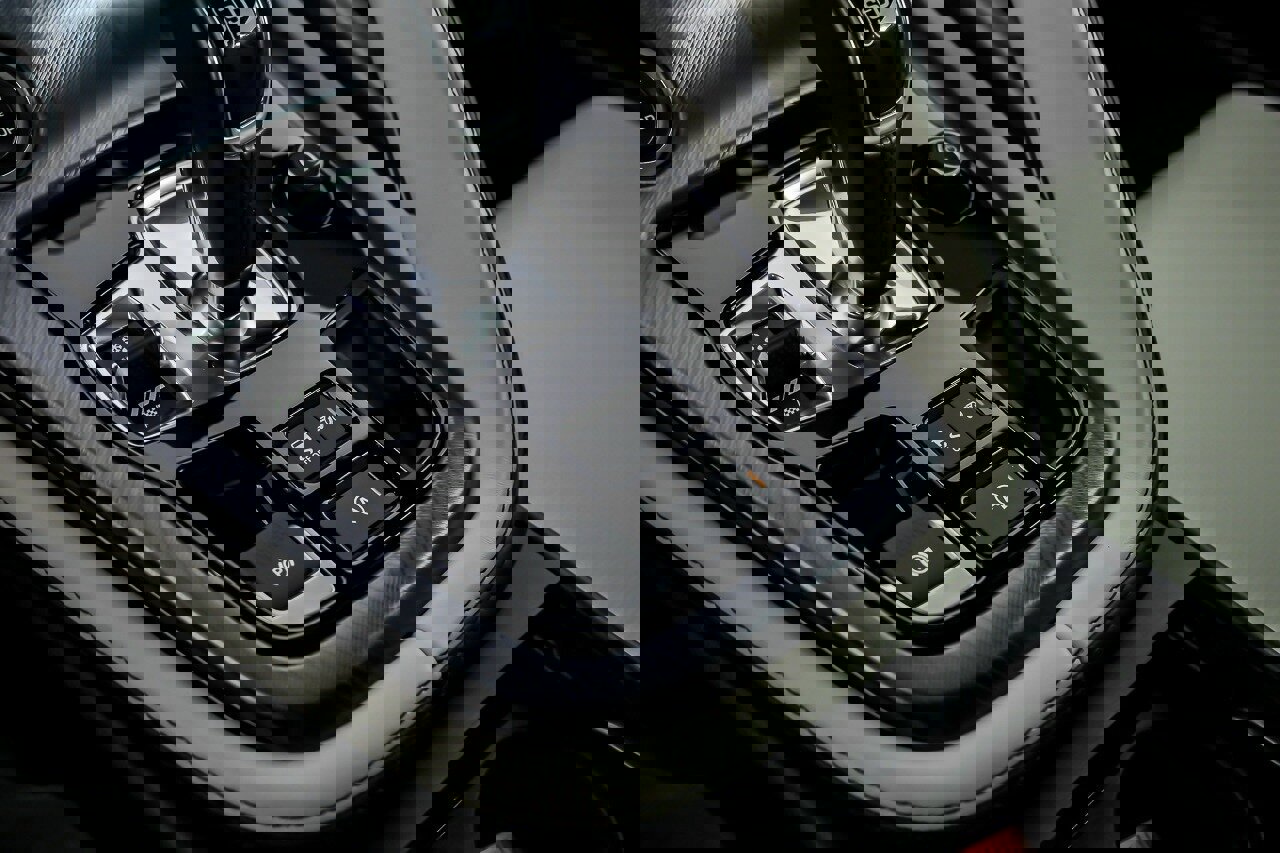 Used 2018 Jaguar F-TYPE R-Dynamic image 34