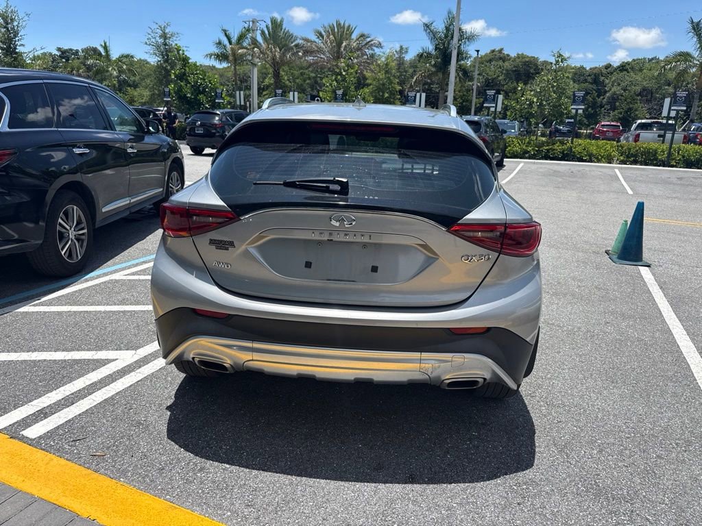 Used 2018 INFINITI QX30 Premium AWD/4WD image 6