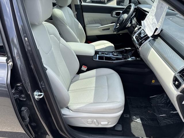 Used 2023 Kia Sorento SX Prestige w/ Panoramic Sunroof Package AWD/4WD image 9