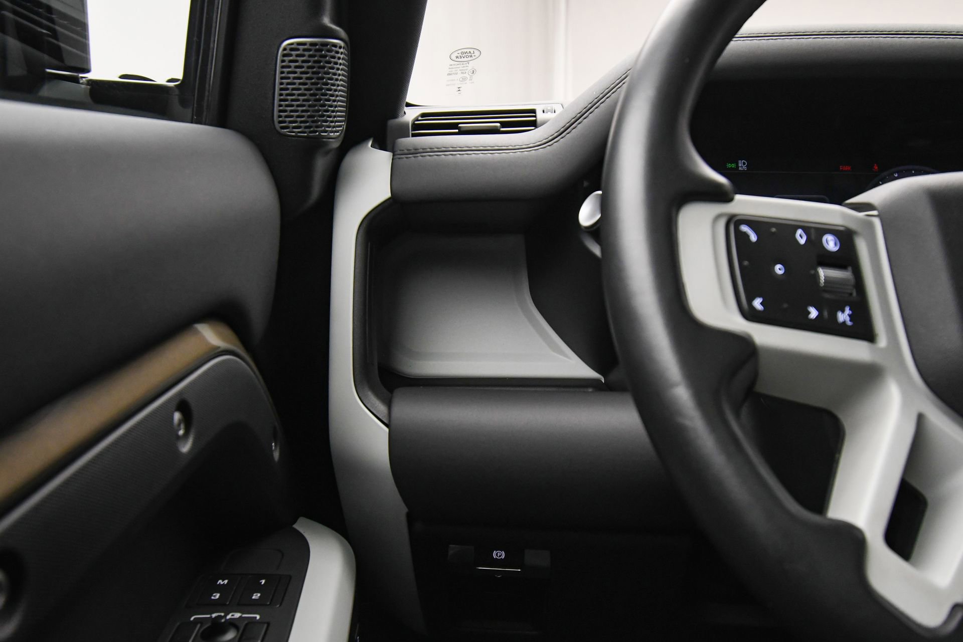 Used 2024 Land Rover Defender 110 S image 31