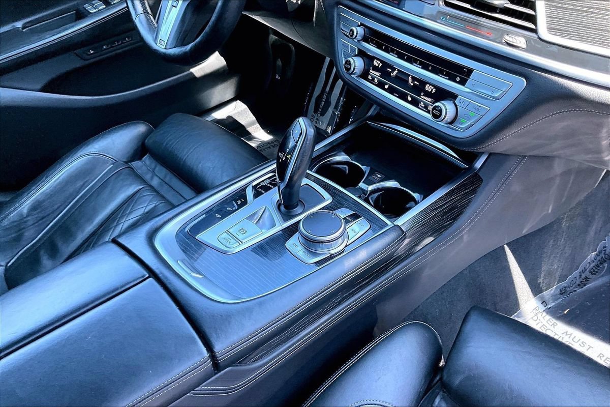 Used 2021 BMW 750i xDrive w/ M Sport Package AWD/4WD image 30