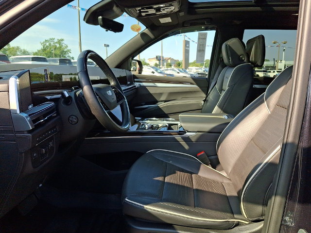 Used 2025 Cadillac Escalade ESV Premium Luxury w/ Touring Package AWD/4WD image 13