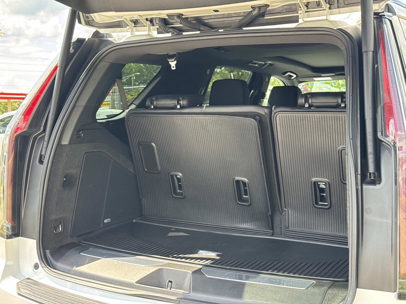 Used 2024 Cadillac Escalade Sport w/ LPO, Floor Liner Package AWD/4WD image 29
