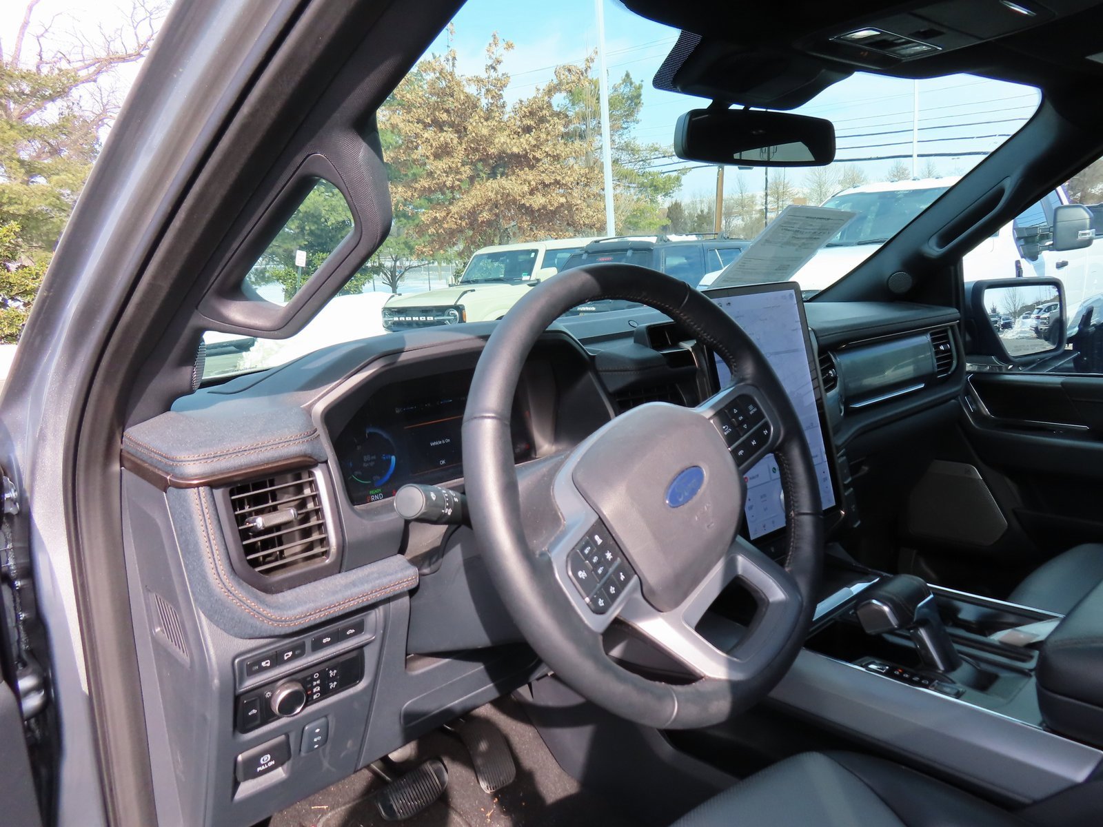 Used 2024 Ford F150 Lightning Lariat image 17