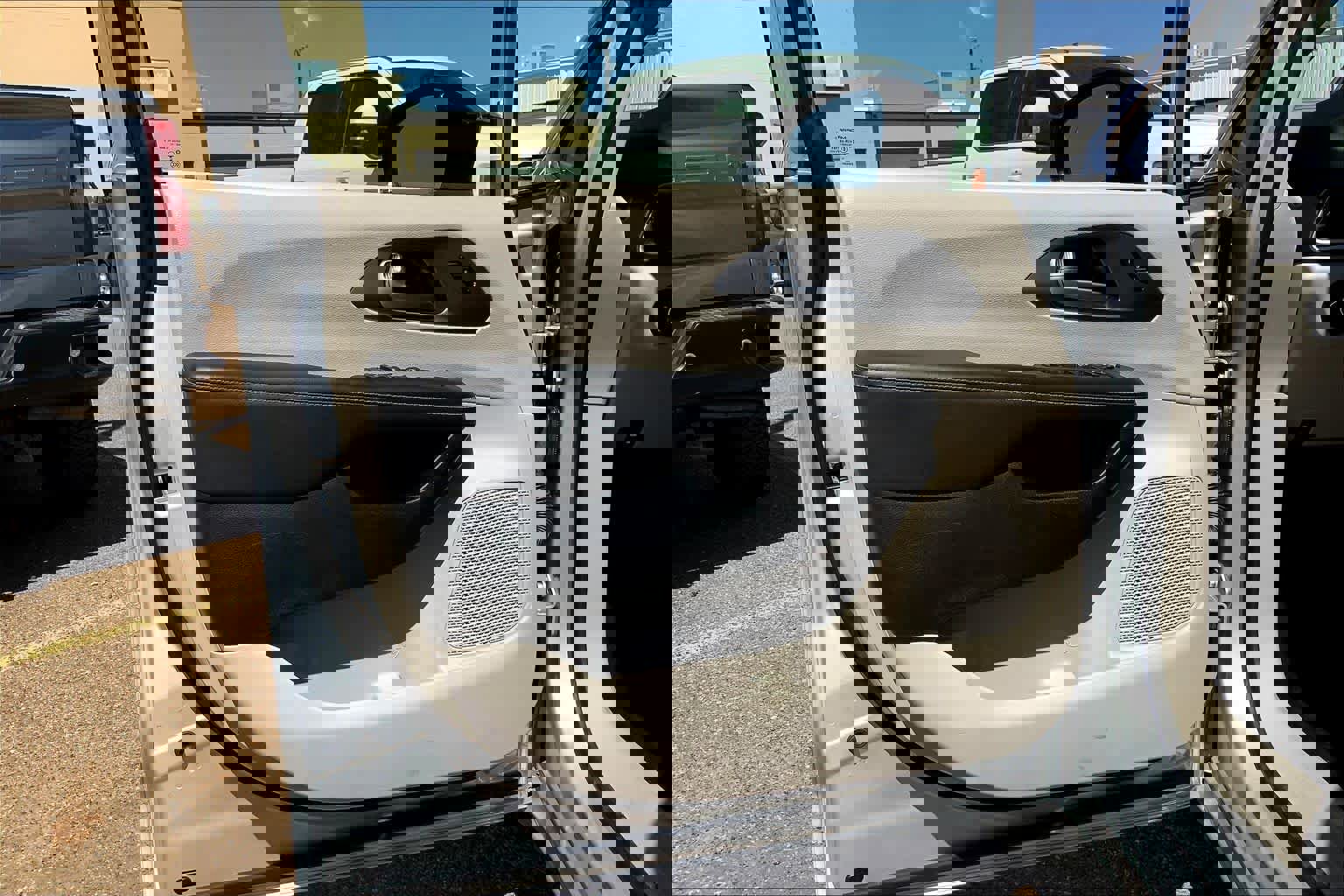 Used 2024 Chrysler Pacifica Touring-L FWD image 22