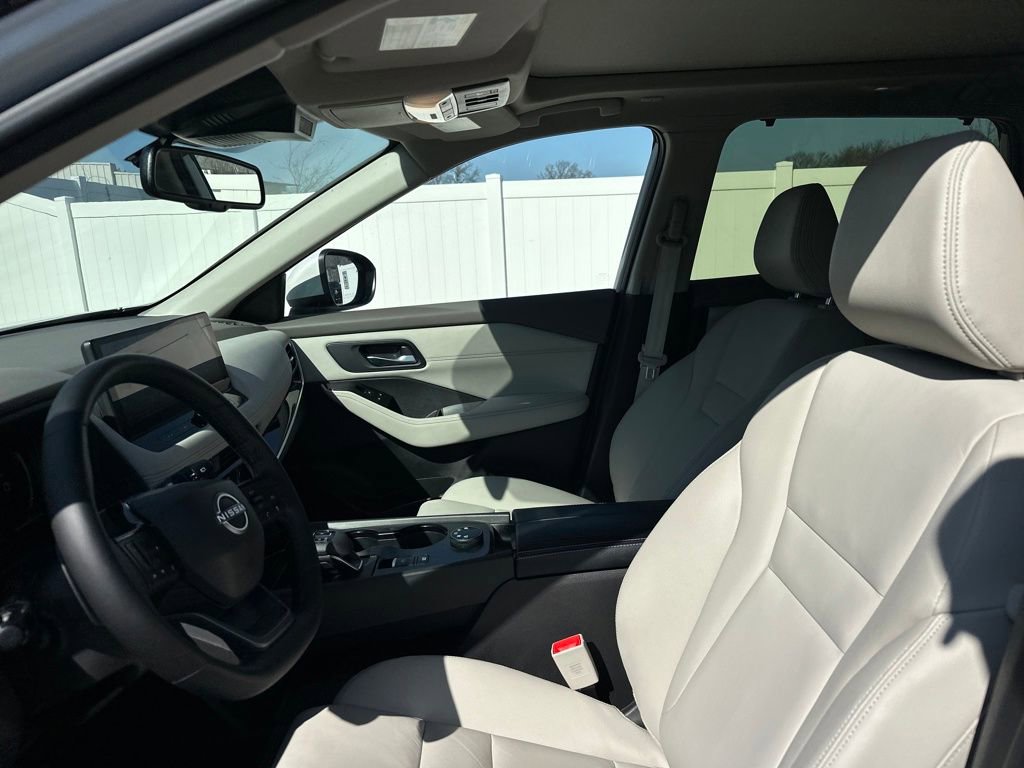 Used 2025 Nissan Rogue SL w/ SL Premium Package image 40